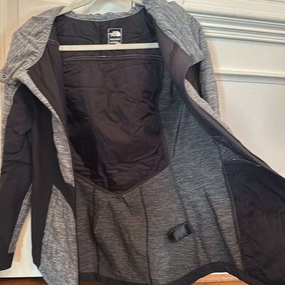 North face women’s shell elastane jacket. Flattering fit - great for cool days! - Picture 4 of 6
